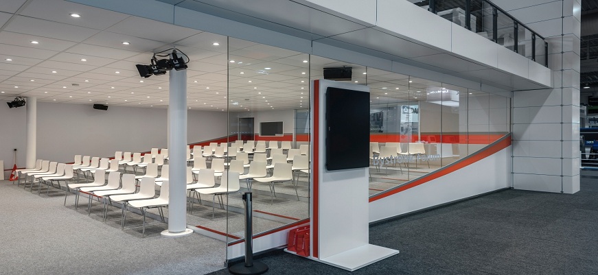 Osim što okupljaju izlagače, na sajmovima se održavaju brojne konferencije